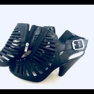Strappy Heels ♠️